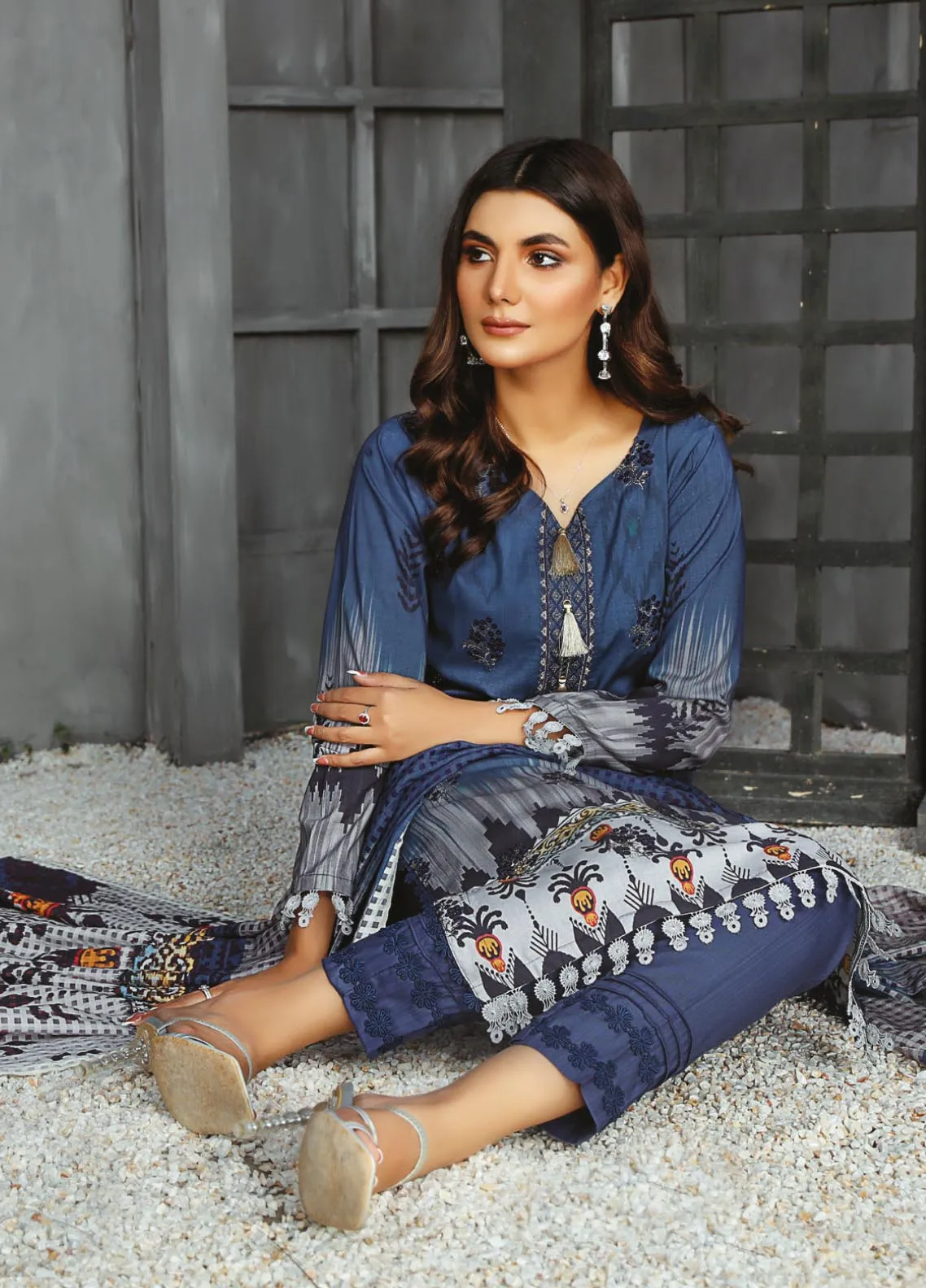 Mizaaj By Aalaya Embroidered Staple Dabi Unstitched 3 Piece Suit - 04