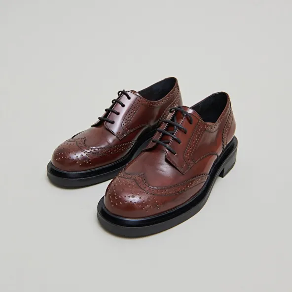 Openwork Derbies in brown glazed leather