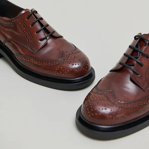 Openwork Derbies in brown glazed leather