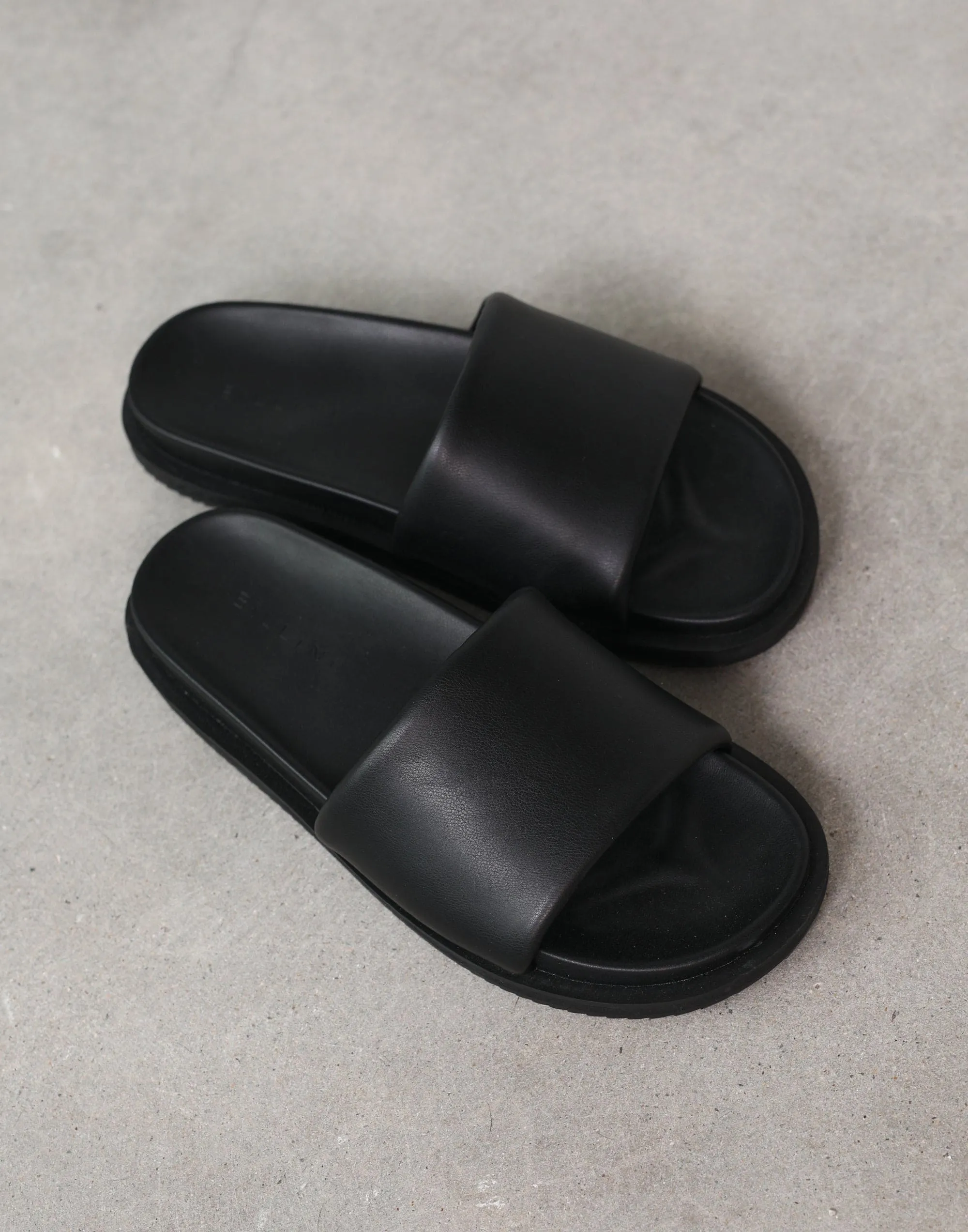 Tiago Slide (Black) - By Billini